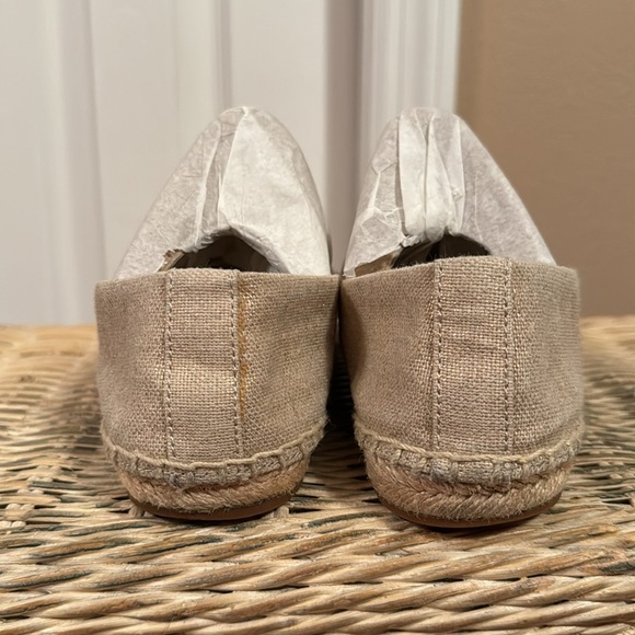 Tory Burch Weston Flat Espadrilles in Natural Linen, Size 7 - Picture 3 of 12